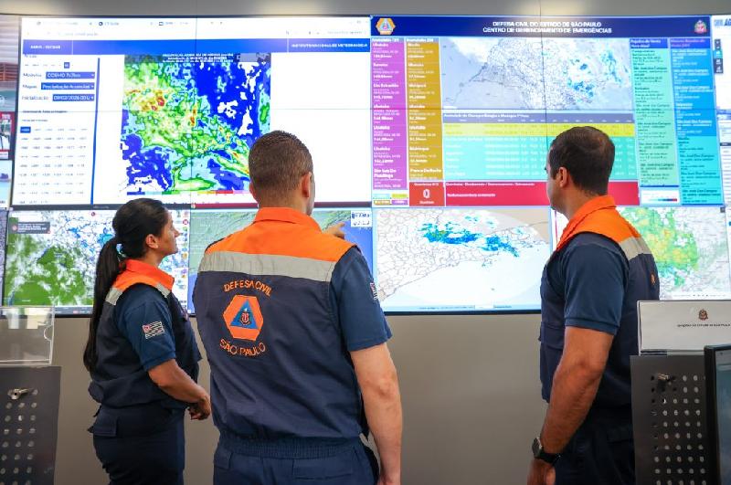 Defesa Civil alerta para frente fria com chuva, ventos e queda de temperatura