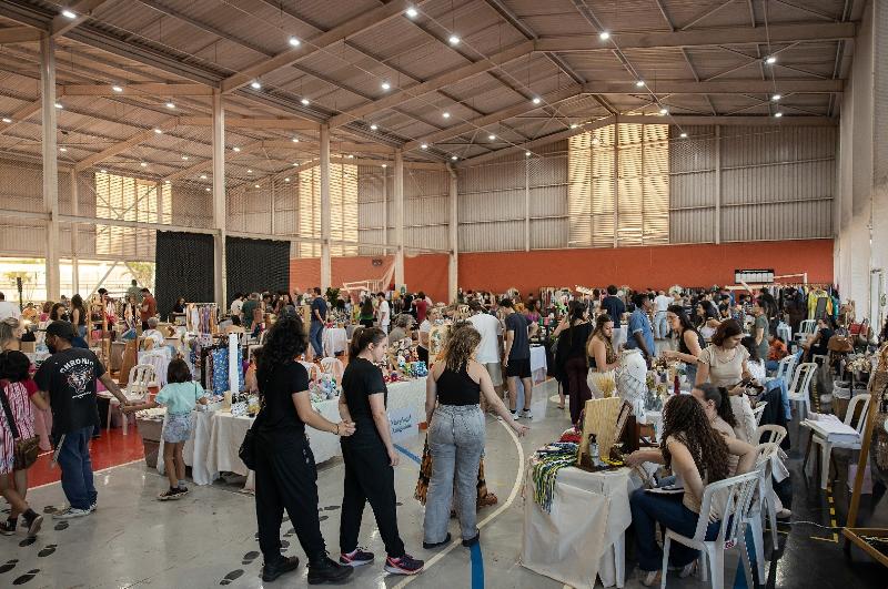Feira de Quem Faz reúne artesãos, brechós e atrações culturais com temática junina