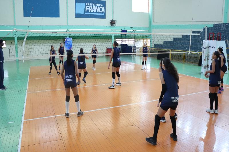 Complexo Poliesportivo recebe Festival de Vôlei com mil pessoas neste fim de semana
